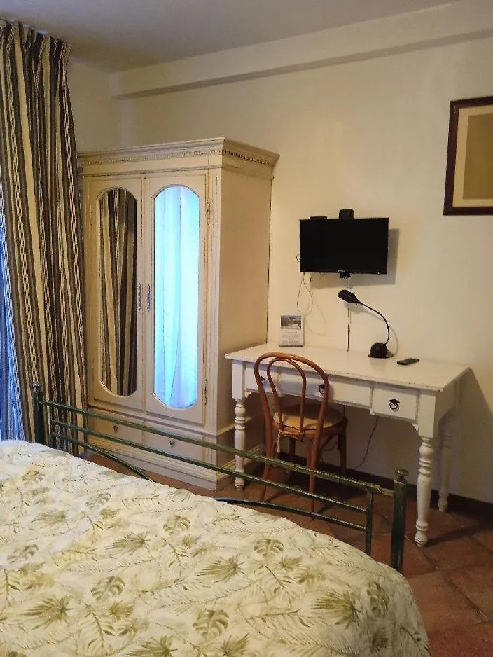 לינה וארוחת בוקר גביראטה La Folaga B&B